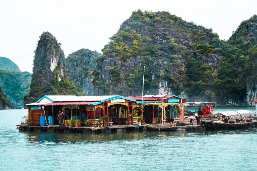 Lan Ha bay – Ha Long bay – Kayaking – Snokeling – Monkey island – Overnight on floating home stay